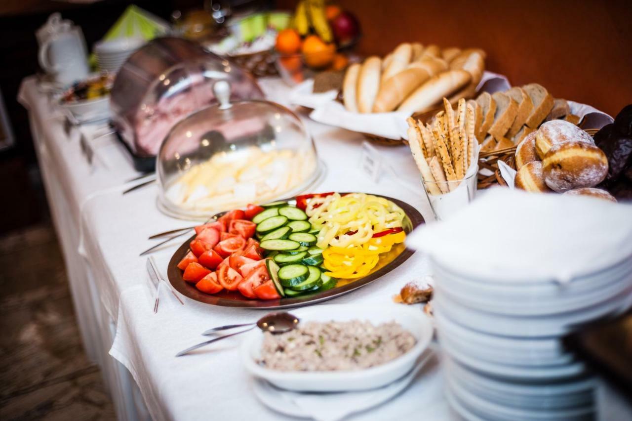 Hotel Acko Ruzomberok Bagian luar foto